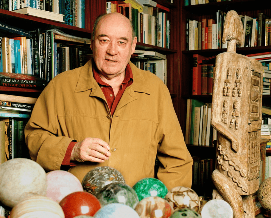 Zoologist, author and presenter Desmond Morris dies aged 98 Morris pursued dual passions of zoology and surrealist art, presenting TV documentaries and hosting exhibitions